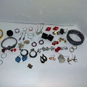 Lot Of Vintage Jewelry Some NWT And Marked Inc J Crew Lia Sophia Over 30 Pieces